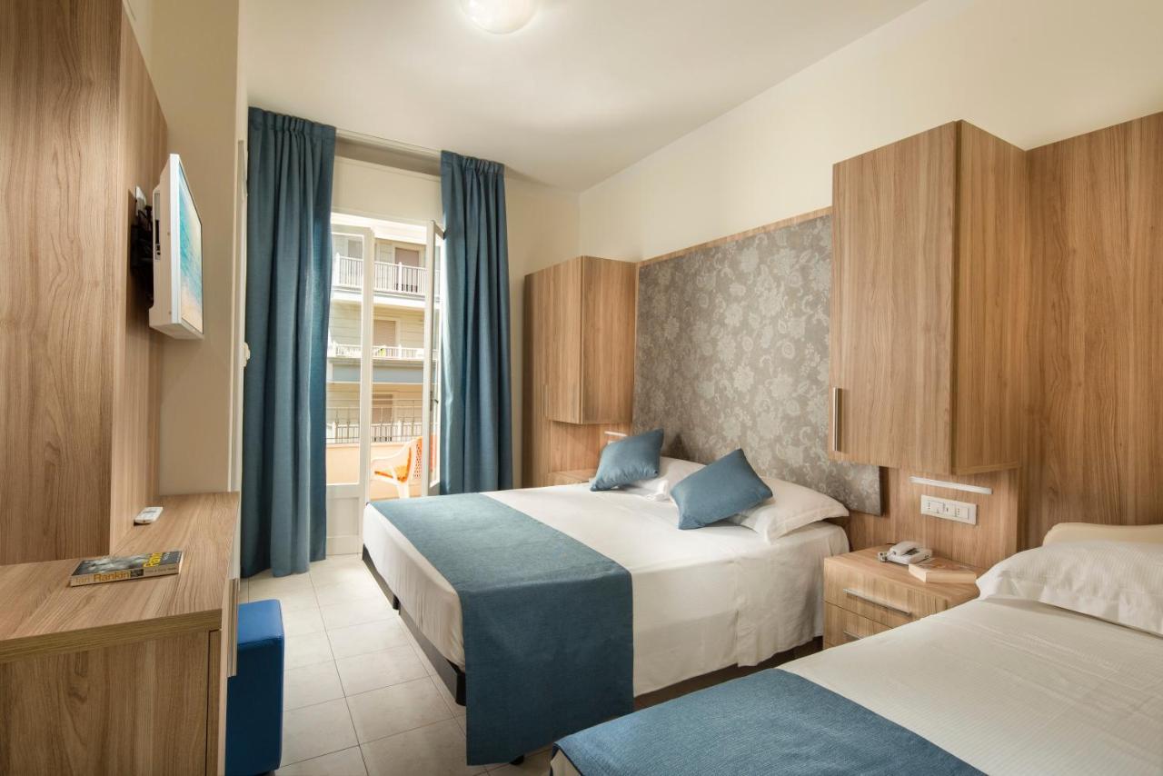 Hotel Cannes - In Pieno Centro Riccione Exterior foto